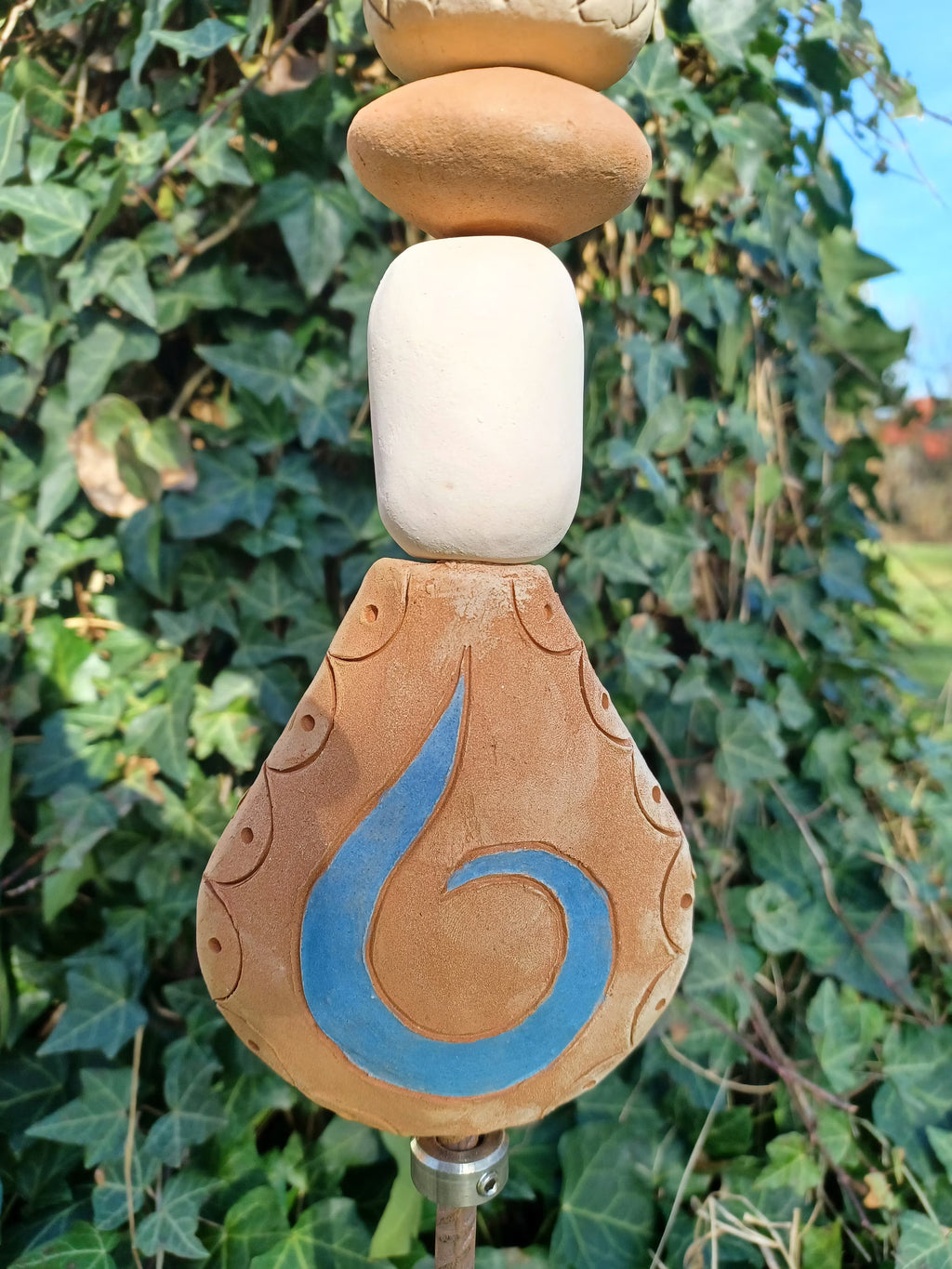Garten-Stele mit Vogeltränke